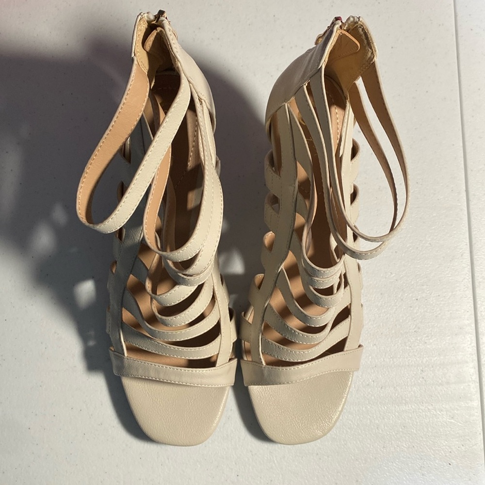 Comfort Sandals Cream Size 10